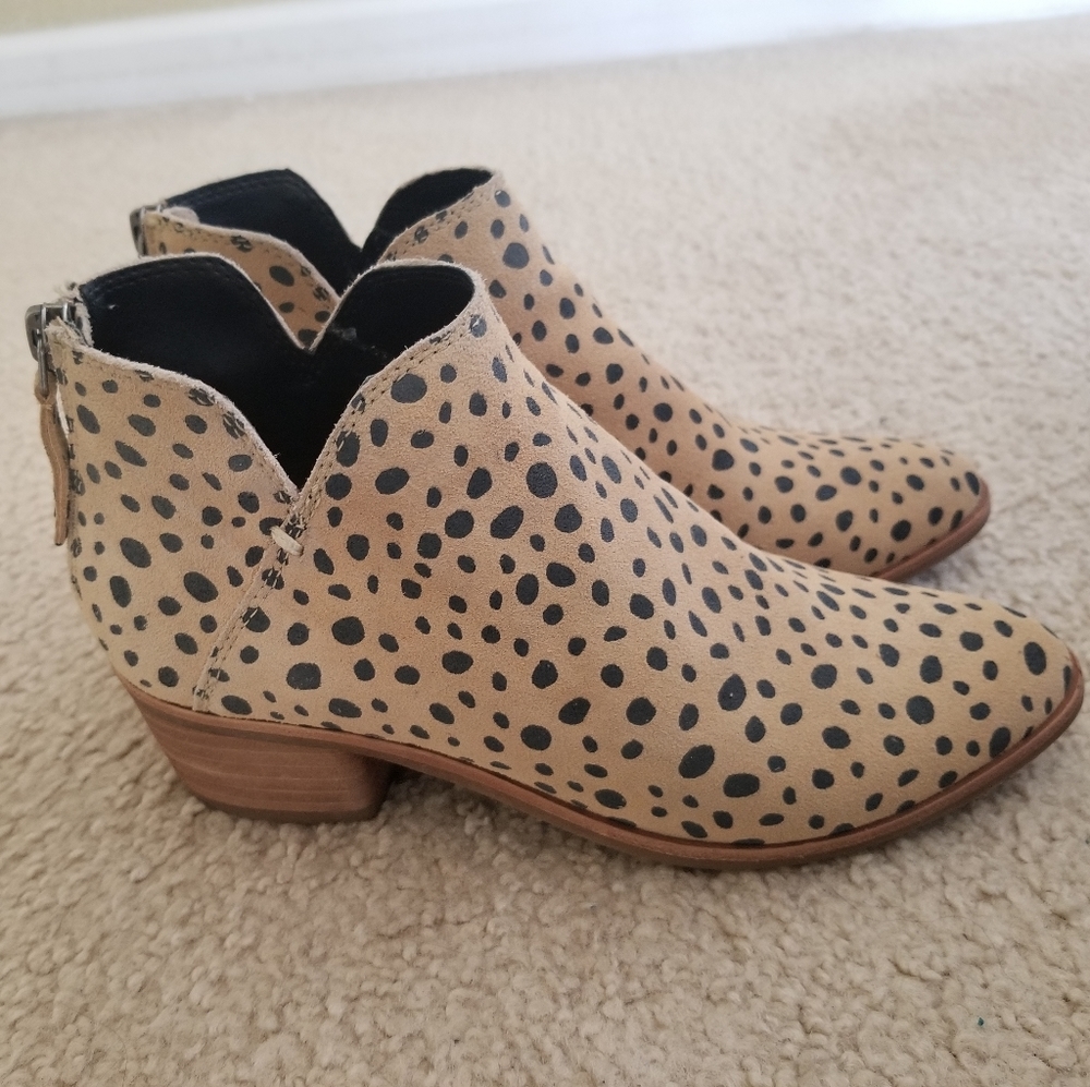 DV by Dolce Vita animal print boots booties size 6